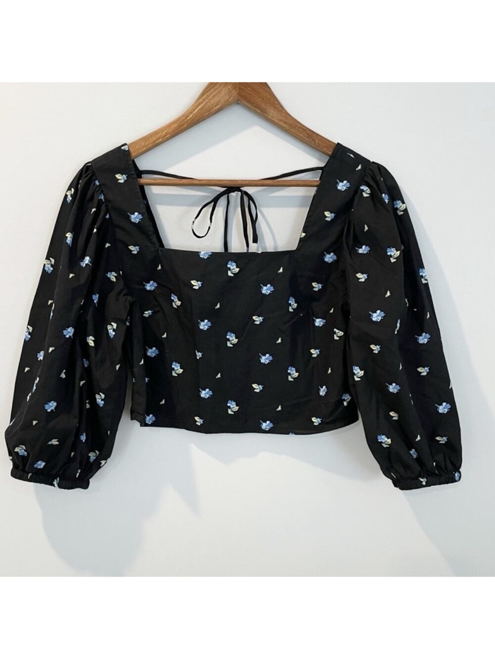 H&M Floral Crop Top Black Blue Size 8 EUC
